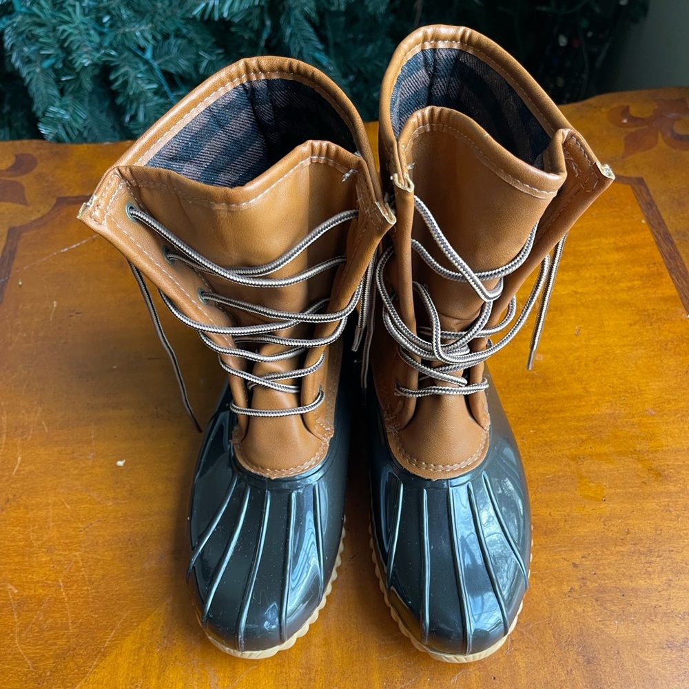The original Sporto Duck Boot size 7